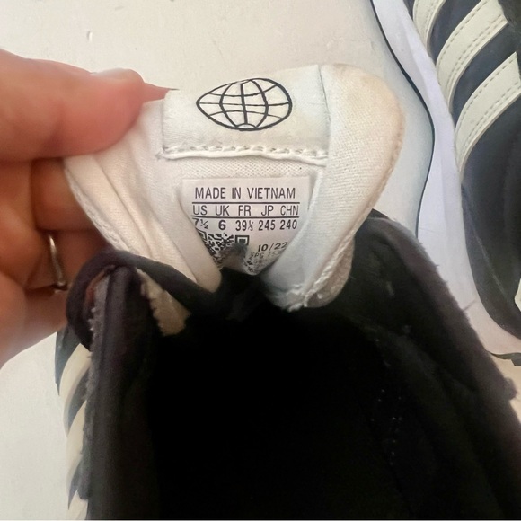 Adidas | Black White Stripes 70s Run M 7.5/ W 9.5 - Picture 9 of 10